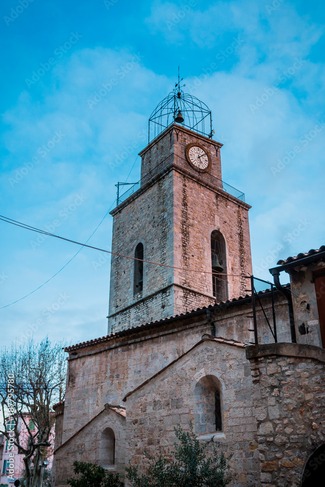 Fototapeta premium L'église Saint-Laurent d'Ollioules