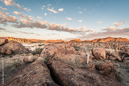 Ao cair da noite no Parque Nacional do Iona no Deserto do Namibe, aonde o tempo parece que para. Este lugar tem alma! Nas proximidades do Omauha Lodge. Província do Namibe, Angola photo