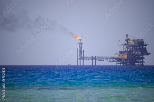 Fotografie Oil production rig in the sea, landscape
