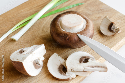 champignon mushrooms witth green onion