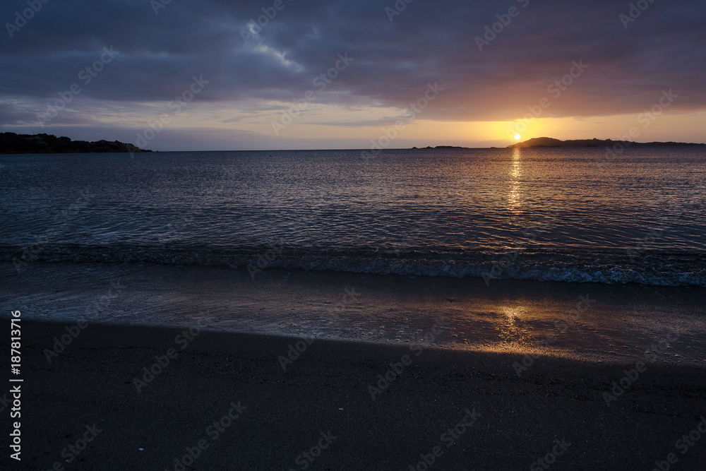 Alba di gennaio nella spiaggia di Romazzino _Costa Smeralda