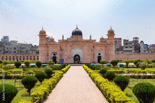 View of Mausoleum of Bibipari in Lalbagh fort. Lalbagh fort is an incomplete Mughal fortress in Dhaka, Bangladesh