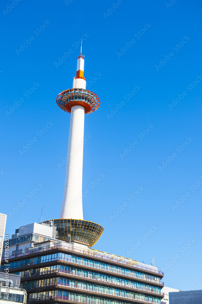 京都駅前　京都タワーの見える風景