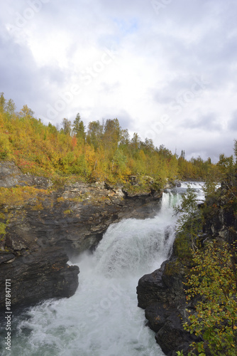 Gaustafallet Wasserfall in Schweden auf dem Vildmarksv  gen