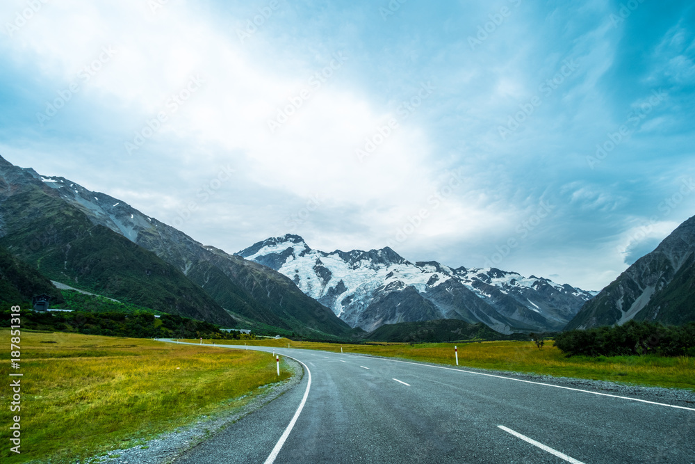 Fototapeta premium Beautiful scene of road on th way to to Mt cook. Christchurch, New Zealand