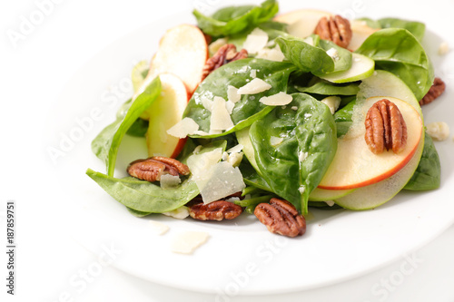 spinach salad with pecan and apple