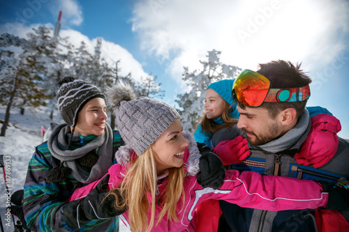 Family time in the snow - Ski  snow  sun and fun