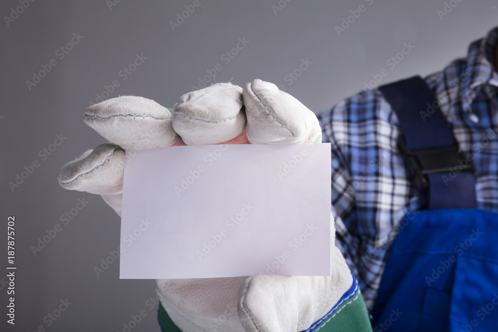 Фотография Workman Hands With Gloves Showing Blank Card