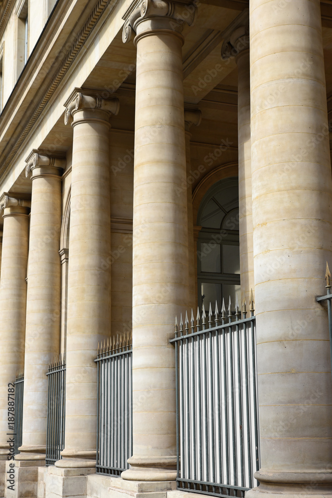 Colonnes de l'université Paris-Descartes à Paris, France Colonnes de l'université Paris-Descartes à Paris, France