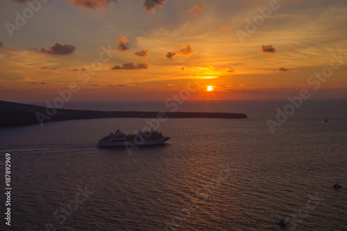 Santorini - The cruise in the sunset over Oia. © Renáta Sedmáková