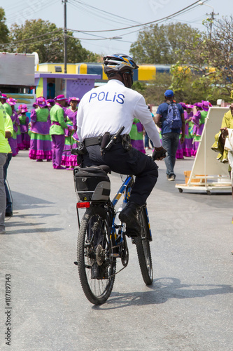 Polizist auf Fahrrad