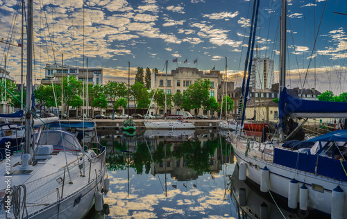 Bretagne Lorient Quai des Indes avec la Chambre de Commerce - Brittany Lorient Quai des Indes with the Chamber of Commerce