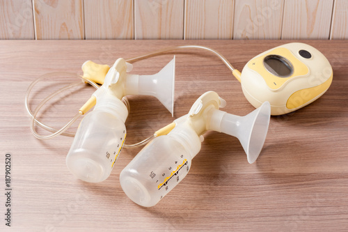 Breast pump set (without milk) photo