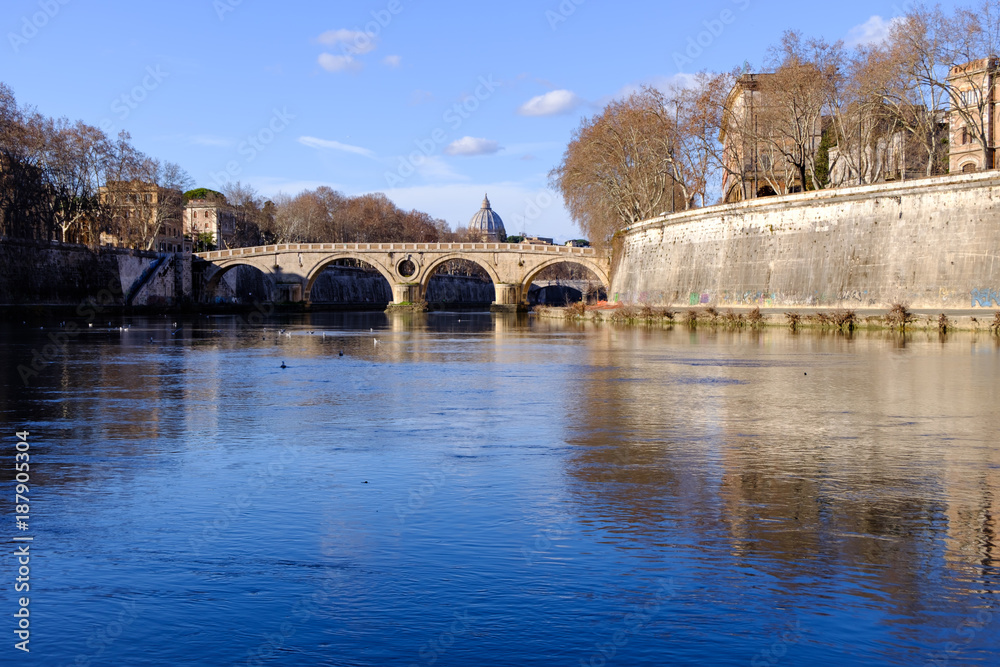 Obraz premium Travel photography - walking along the banks of the Tiber (Rome, Italy, Europe).