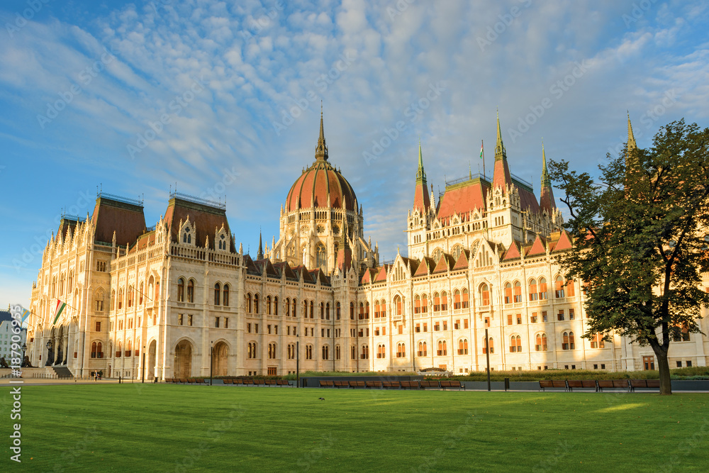 Fototapeta premium Parliament building in Budapest