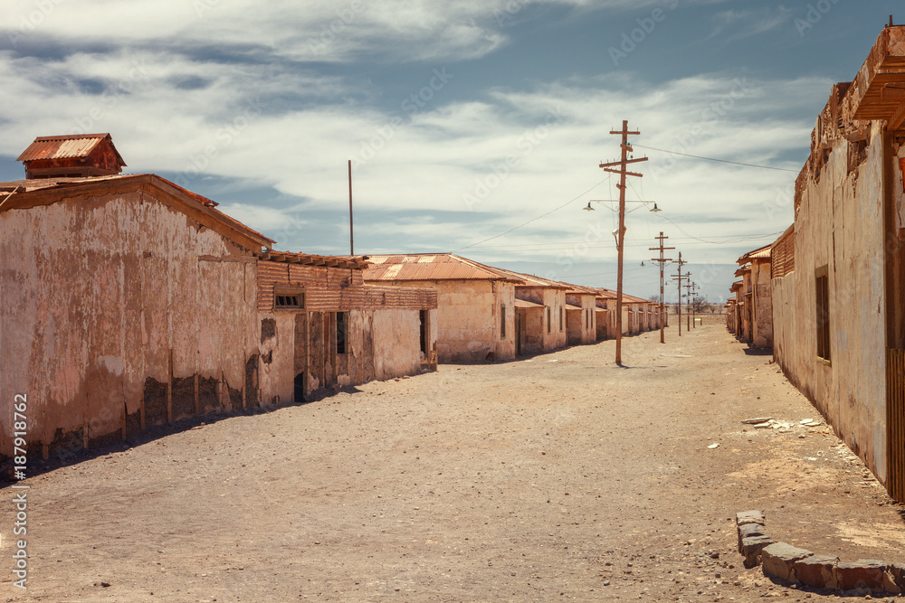 Ταπετσαρία Abandoned houses of a street deserted in the saltpeter Humberstone, old ghost to