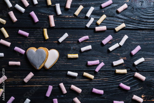 A delicious gingerbread lying on a wooden table in a circularly directed marshmallow photo