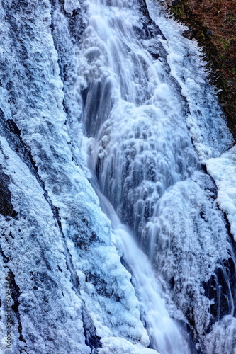 凍る袋田の滝