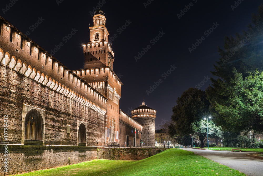 Obraz premium Milan, Italy. Public pedestrian path in front of the castello Sforzesco (Sforza Castle) main entrance (14 - 15th century), in the evening. The sforza castle is one of the monuments symbol of Milan