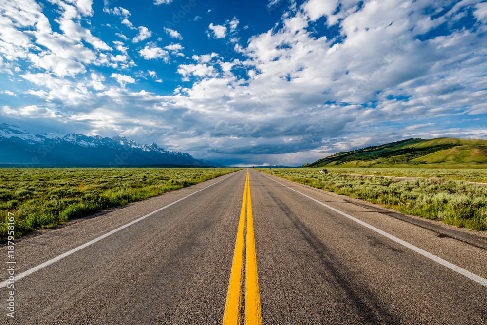 Naklejka premium Empty open highway in Wyoming