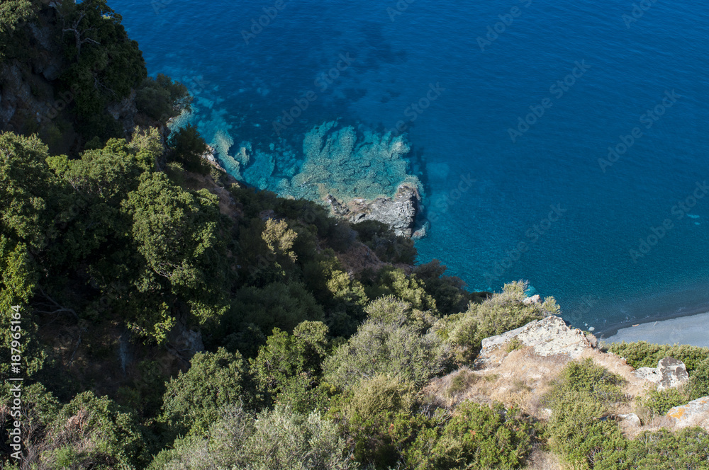 Corsica, 28/08/2017: vista aerea di Plage de Nonza, la lunga spiaggia nera di Nonza, uno dei borghi più famosi della costa occidentale di Capo Corso