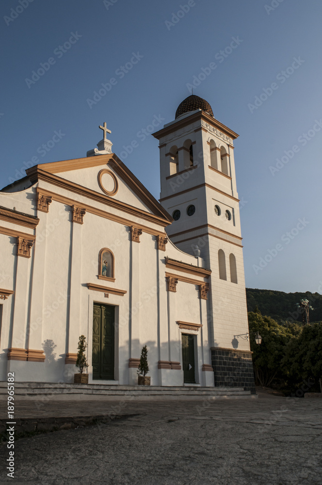 Corsica, 28/08/2017: l'ex convento di Santa Maria della Natività (XVI secolo) di Botticella, occupato prima dai monaci cappuccini e oggi trasformato in municipio, scuola e sala da ballo 