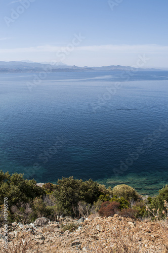 Corsica, 28/08/2017: la costa frastagliata del versante ovest del Capo Corso, la penisola famosa per il suo paesaggio selvaggio