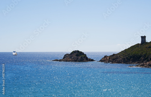 Corsica, 04/09/2017: il Mar Mediterraneo e la Torre genovese sulla spiaggia di Pinarello, una delle spiagge più famose della costa meridionale, nella località di Santa Lucia di Porto Vecchio