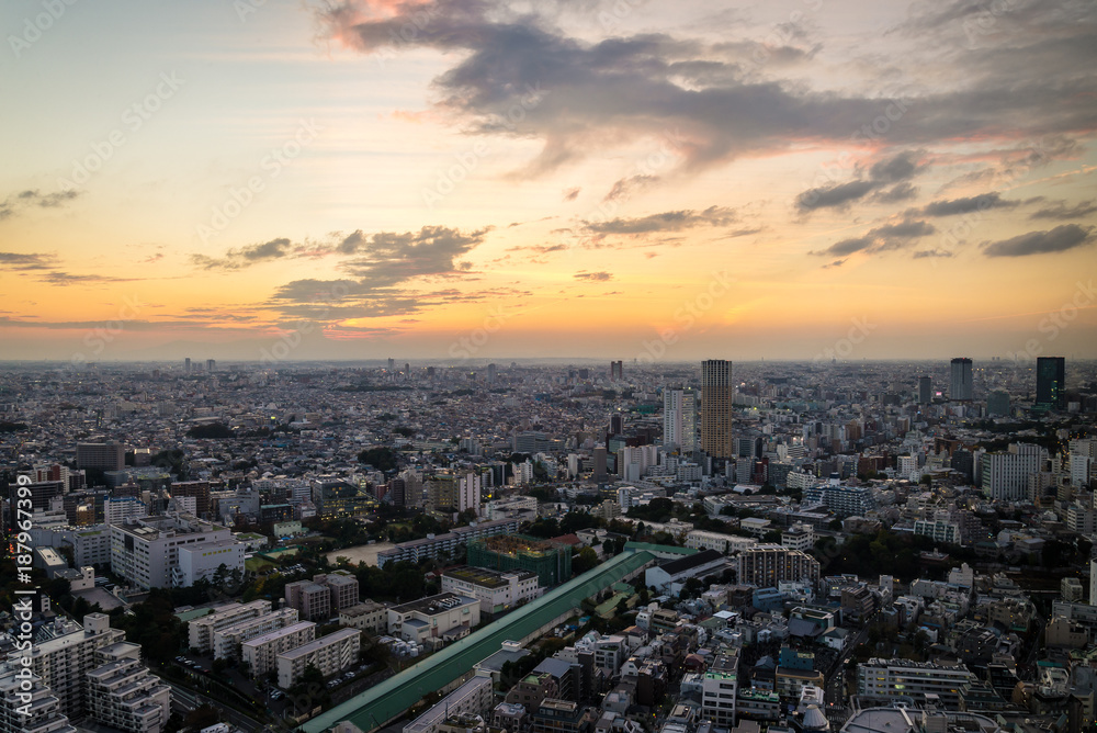 東京　夕焼けと都市風景３