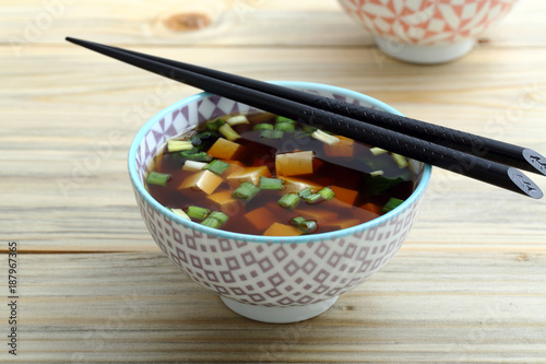 zuppa asiatica con tofu