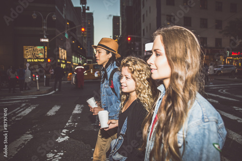 Canvas Print Group of friends having fun in New york