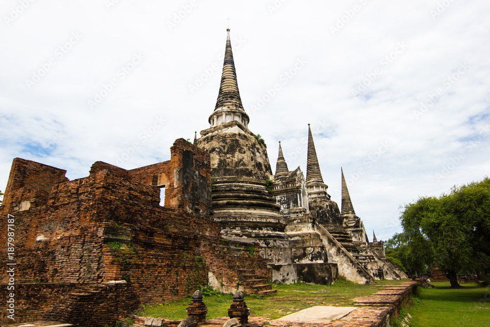 Fototapeta premium Wat Phra Si Sanphet Ayutthaya - Ayutthaya Historical Park has been considered a World Heritage Site on December 13th, 2534 in the historic city of Ayutthaya.