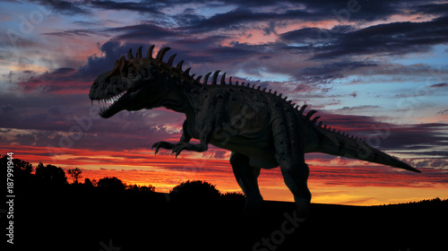 Dinosaurier Silhoutte vor Abendrot Landschaft © Robirensi