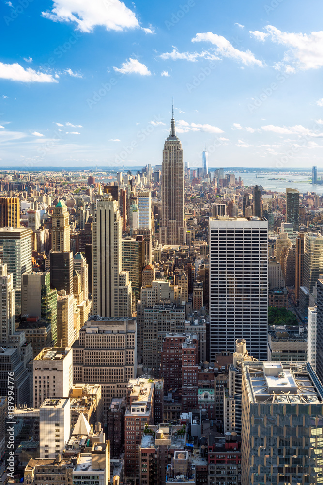 Fototapeta premium Manhattan linia horyzontu w Miasto Nowy Jork mit empire state building, usa