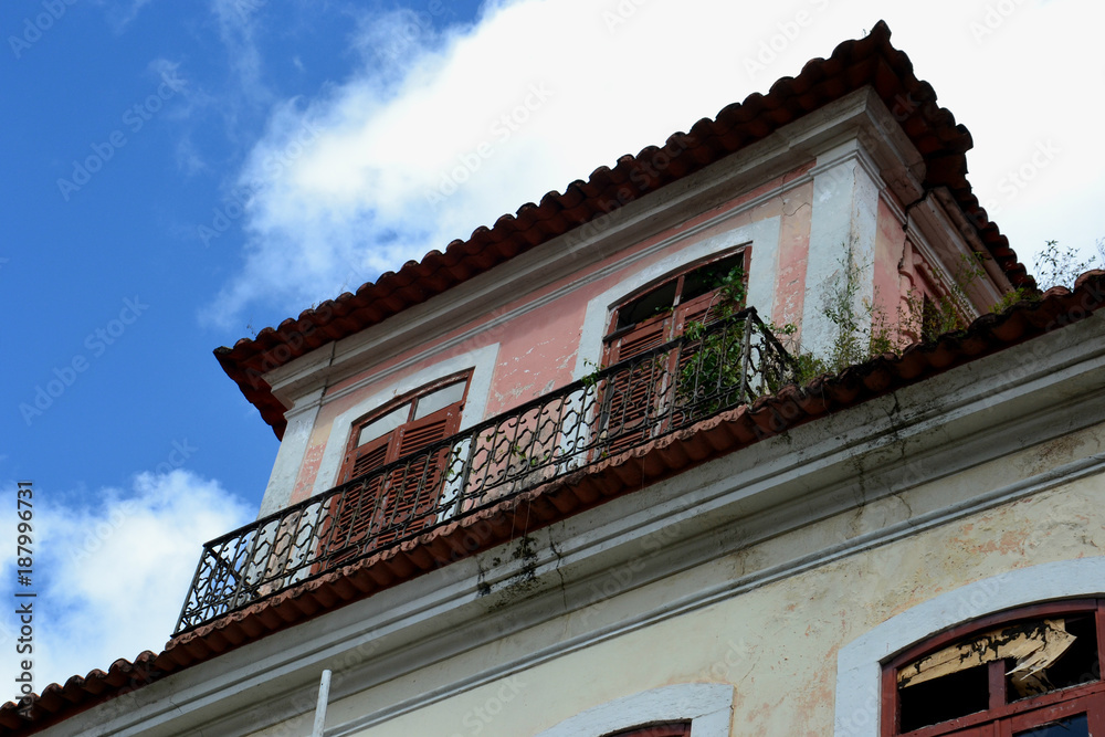 detalhe de casa abandonada