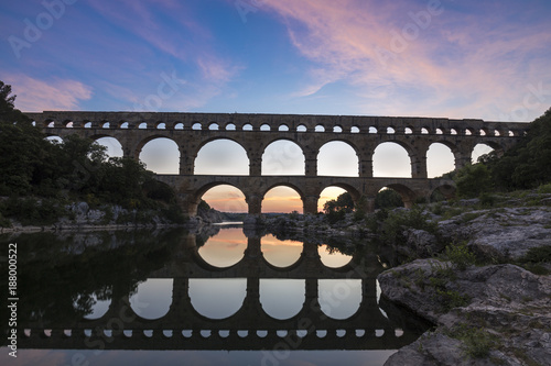 Le Pont du Gard classé Patrimoine Mondial de l'UNESCO, Grand Site de France, pont aqueduc romain qui enjambe le Gardon, Gard