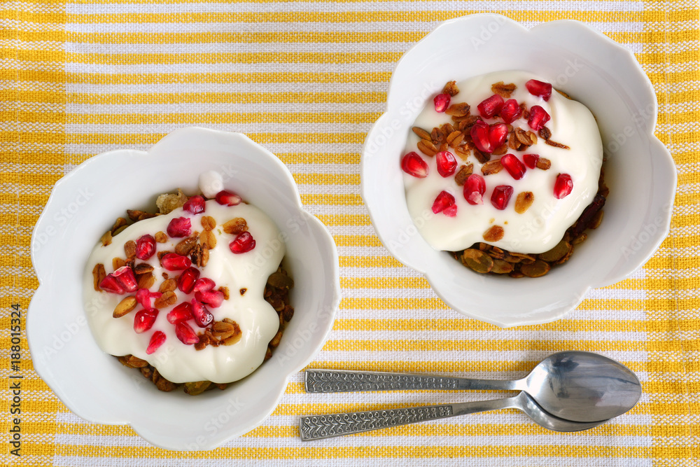 Fotografie Yogurt granola parfait