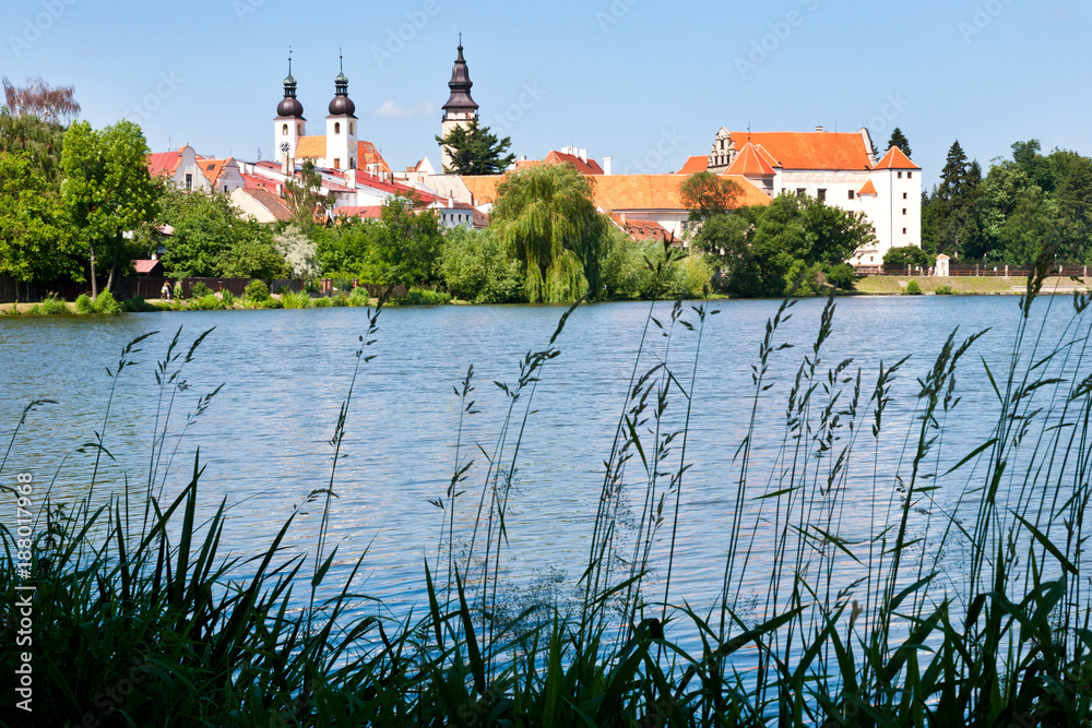 Castle pond, renaissance castle from 1550, Telc (UNESCO), Vysocina district, Czech republic, Europe