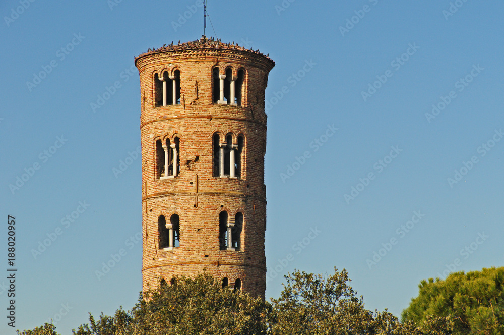 Ravenna, il campanile della Basilica di Sant'Apollinare in Classe Ravenna, il campanile della Basilica di Sant'Apollinare in Classe
