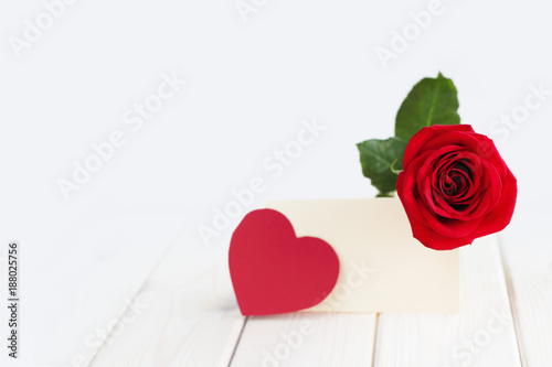 Fototapeta Naklejka Na Ścianę i Meble -  Rose, hearts and card on table