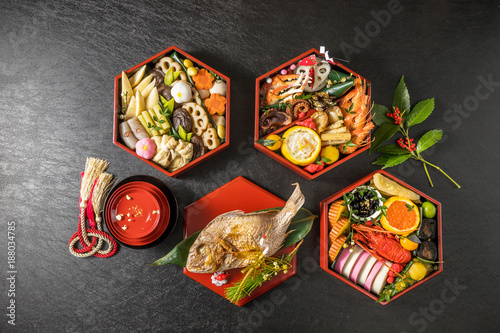 おせち懐石　Traditional Japanese meal brought in courses