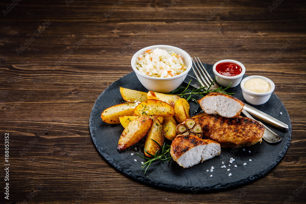 Grilled chicken fillet and vegetables