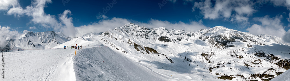 Skipiste im Skigebiet Serfaus in Tirol, Österreich.