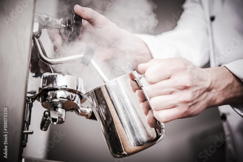 Фотография Barista Milk Steaming