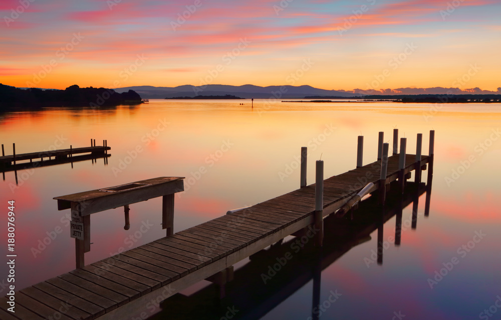 Obraz premium Lovely old timber jetty at sunrise