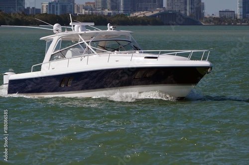 Black and white sport fishing boat cruising on the florida intra-coastal waterway off Miami Beach. © Wimbledon