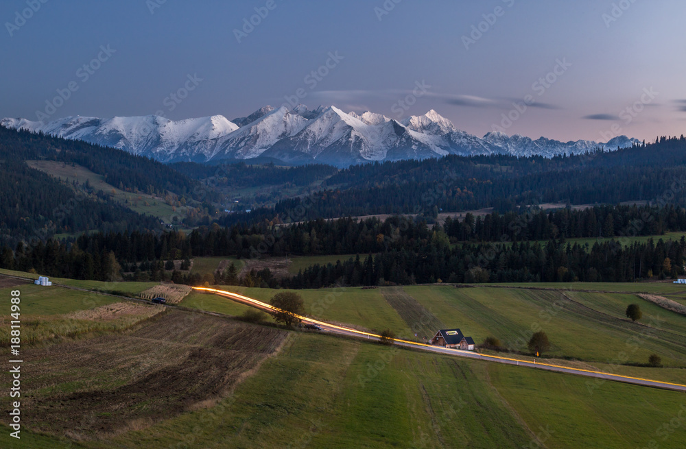 Fototapeta premium Tatry po zachodzie słońca - Trybsz 