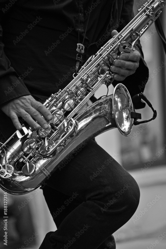 Fototapeta premium Man playing sax