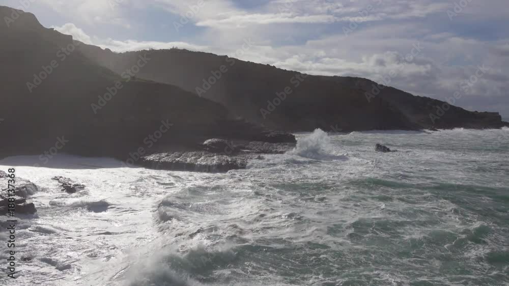 Ocean Waves Breaking on Shore Ocean Waves Breaking on Shore
