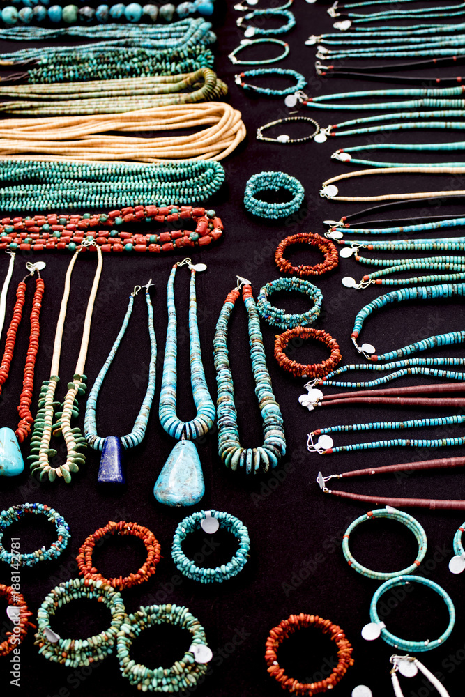 Obraz premium Native American Jewelry on Display at a Craft Fair